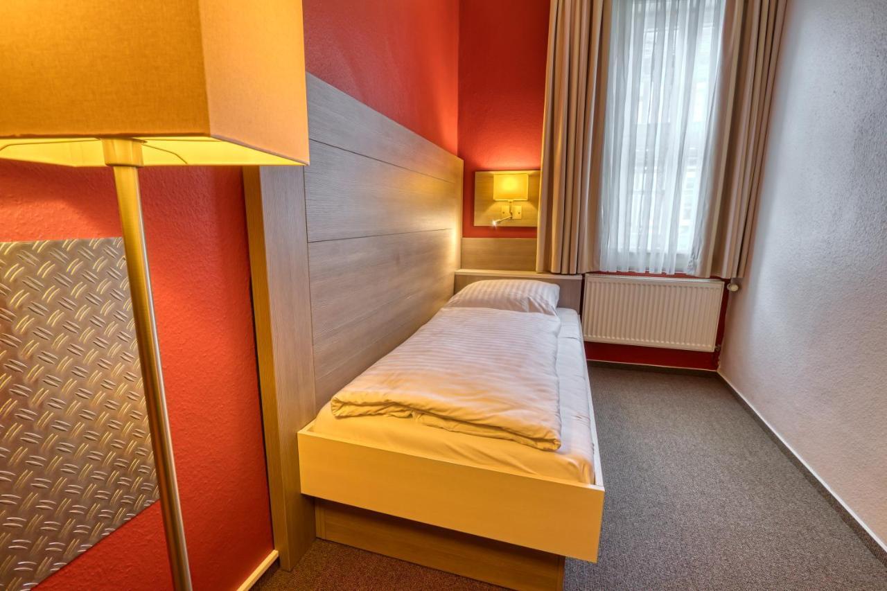 Hotel Goldene Krone Гослар Екстериор снимка